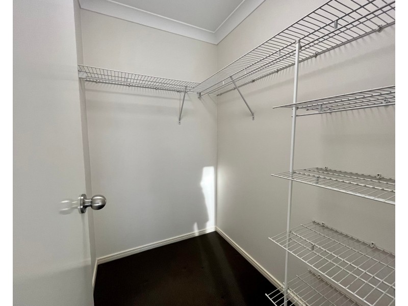 17 Elphinstone Street, Kanimbla QLD 4870