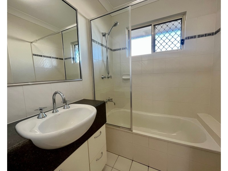 17 Elphinstone Street, Kanimbla QLD 4870