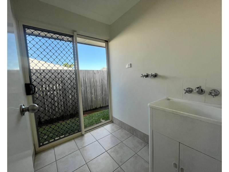17 Elphinstone Street, Kanimbla QLD 4870