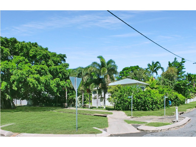 69 Hayward Street, Mooroobool QLD 4870