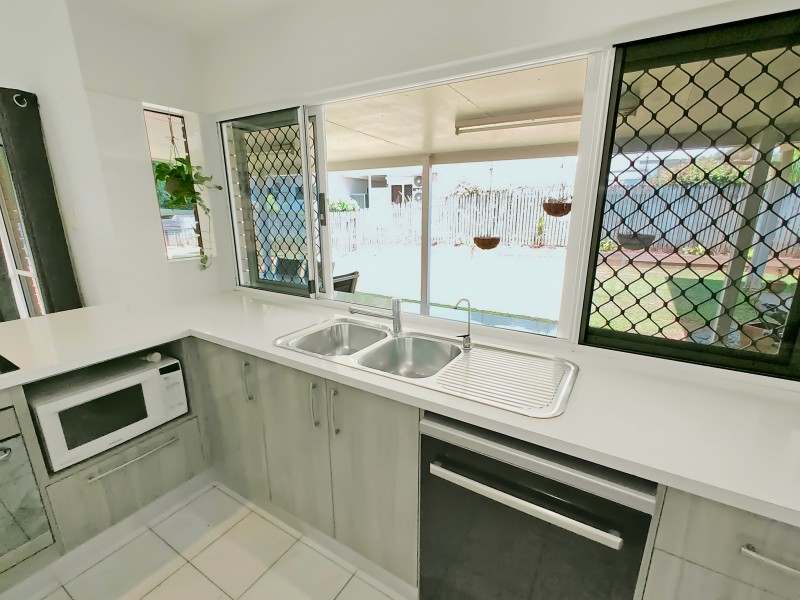 9 Krakatoa Court, Smithfield QLD 4878