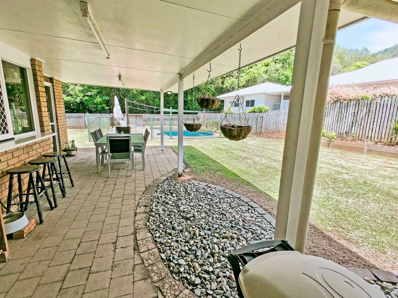 9 Krakatoa Court, Smithfield QLD 4878