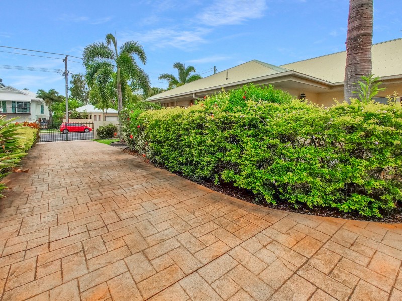 1/60 Cedar Road, Palm Cove QLD 4879