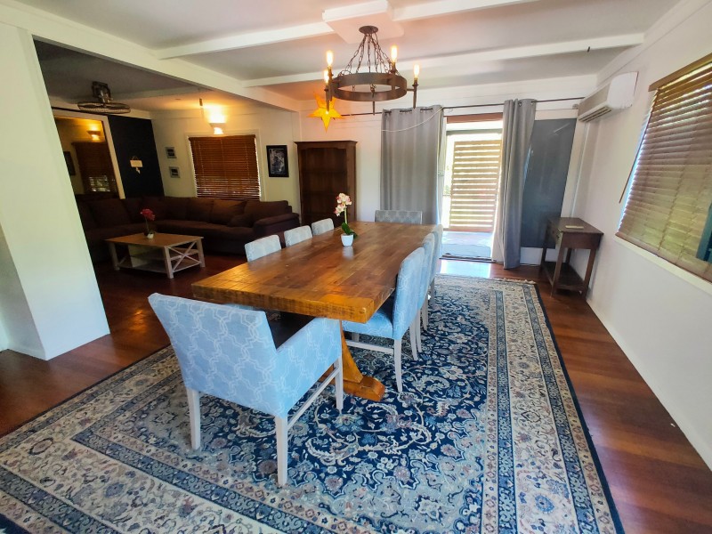 2 Hickory Street, Holloways Beach QLD 4878