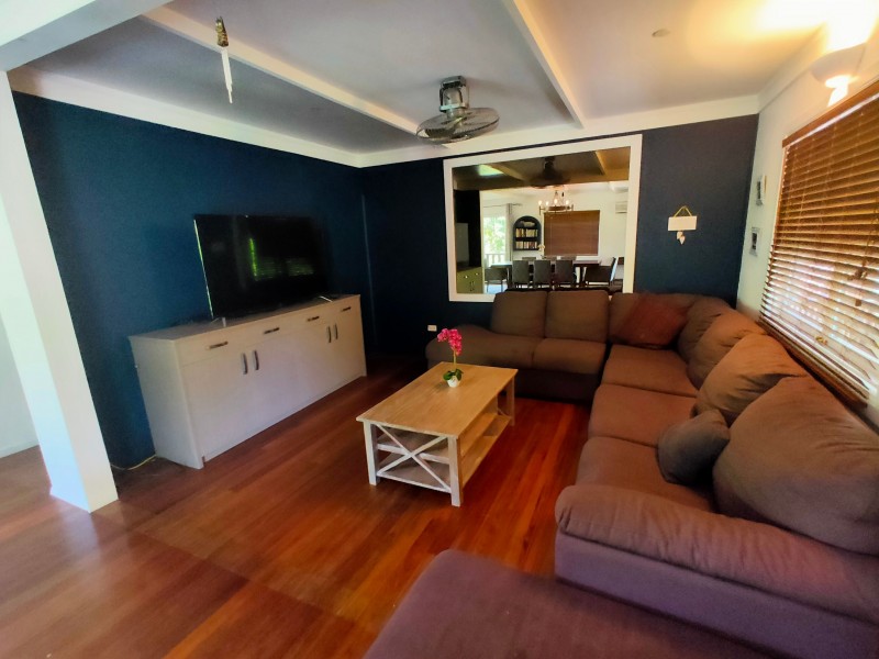 2 Hickory Street, Holloways Beach QLD 4878