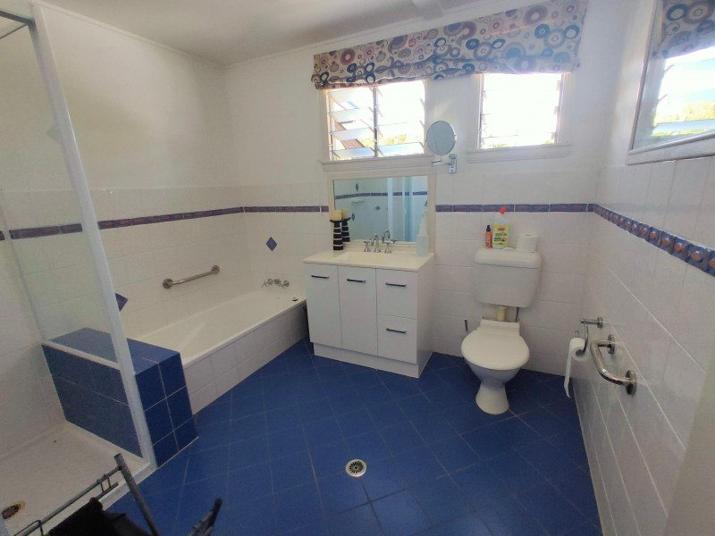 2 Hickory Street, Holloways Beach QLD 4878