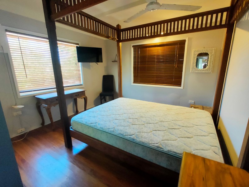 2 Hickory Street, Holloways Beach QLD 4878
