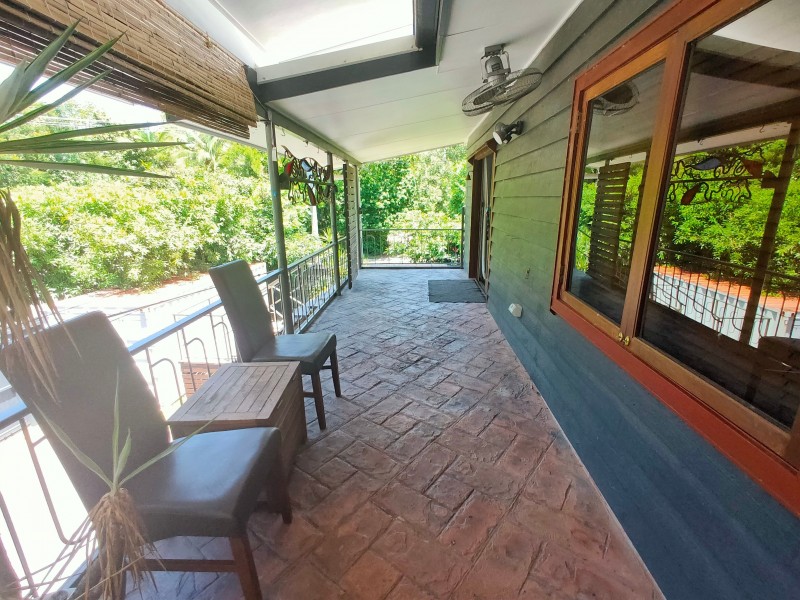 2 Hickory Street, Holloways Beach QLD 4878
