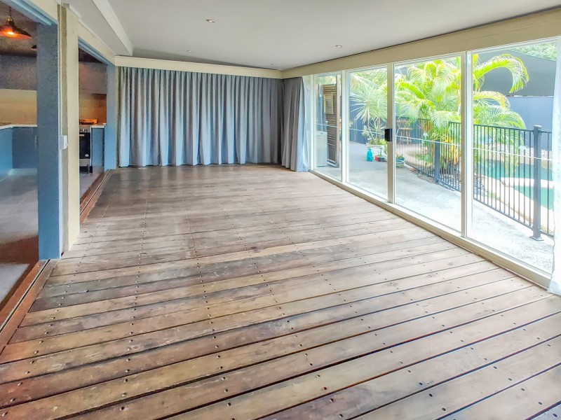 2 Hickory Street, Holloways Beach QLD 4878