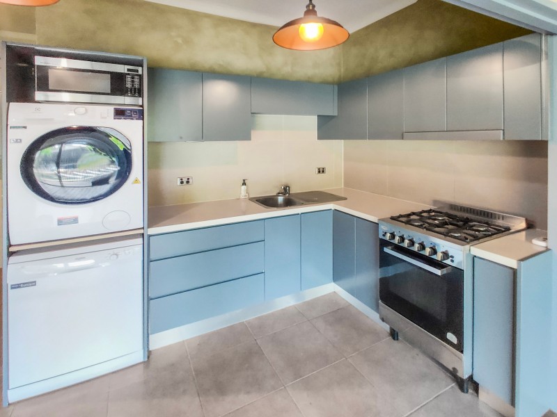 2 Hickory Street, Holloways Beach QLD 4878