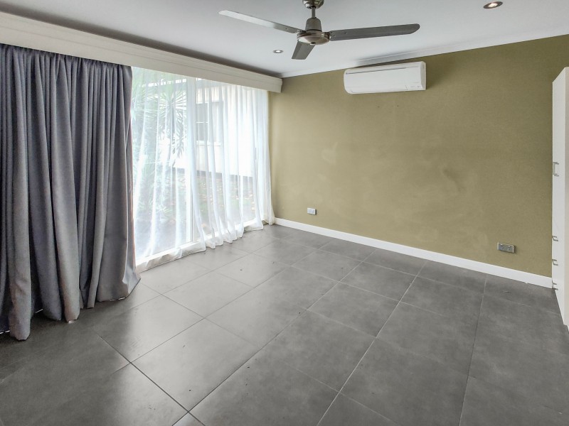 2 Hickory Street, Holloways Beach QLD 4878