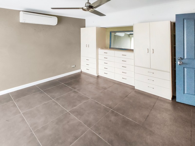 2 Hickory Street, Holloways Beach QLD 4878
