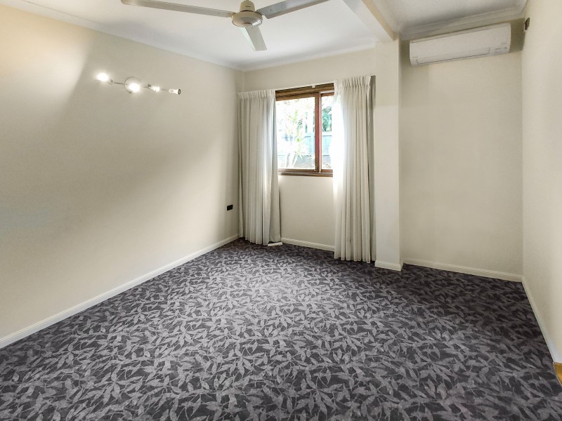 2 Hickory Street, Holloways Beach QLD 4878
