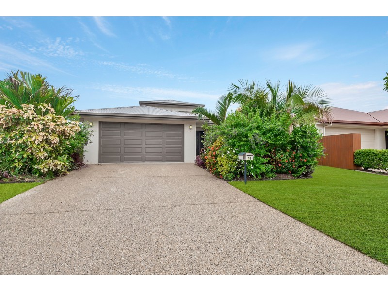 12 Singleton Close, Smithfield QLD 4878