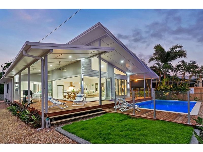 143 O’Shea Esplanade, Machans Beach QLD 4878