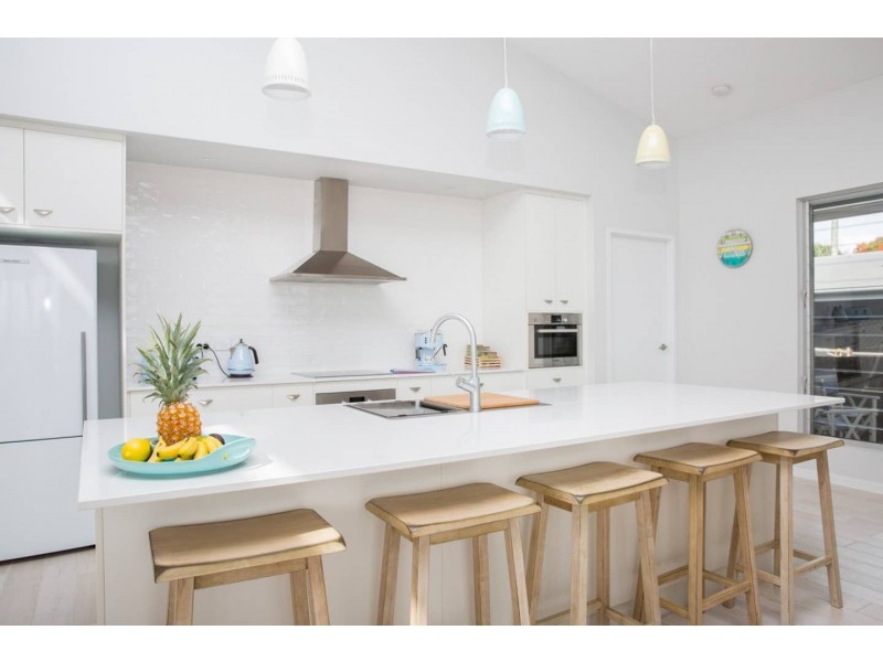 143 O’Shea Esplanade, Machans Beach QLD 4878