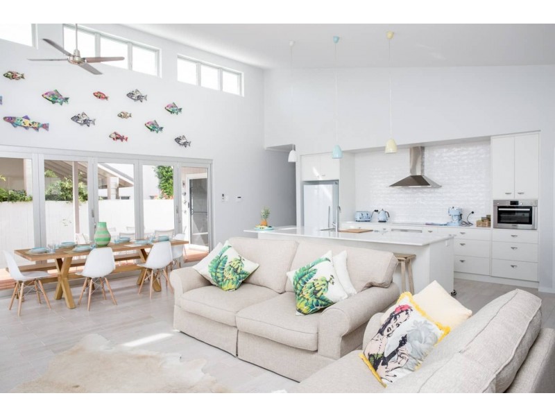 143 O’Shea Esplanade, Machans Beach QLD 4878
