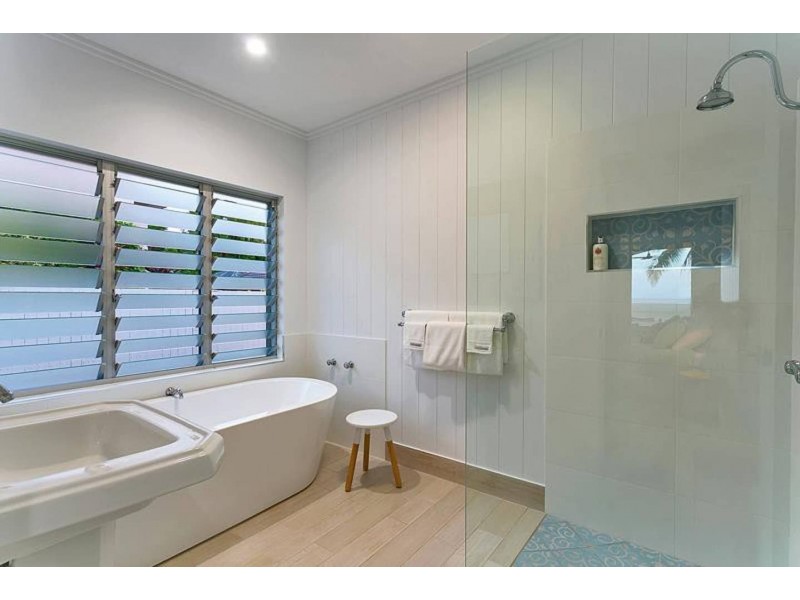 143 O’Shea Esplanade, Machans Beach QLD 4878