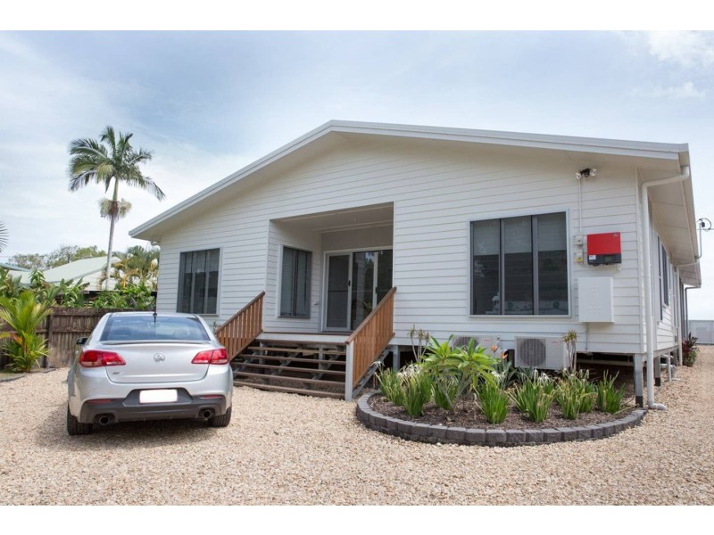 143 O’Shea Esplanade, Machans Beach QLD 4878