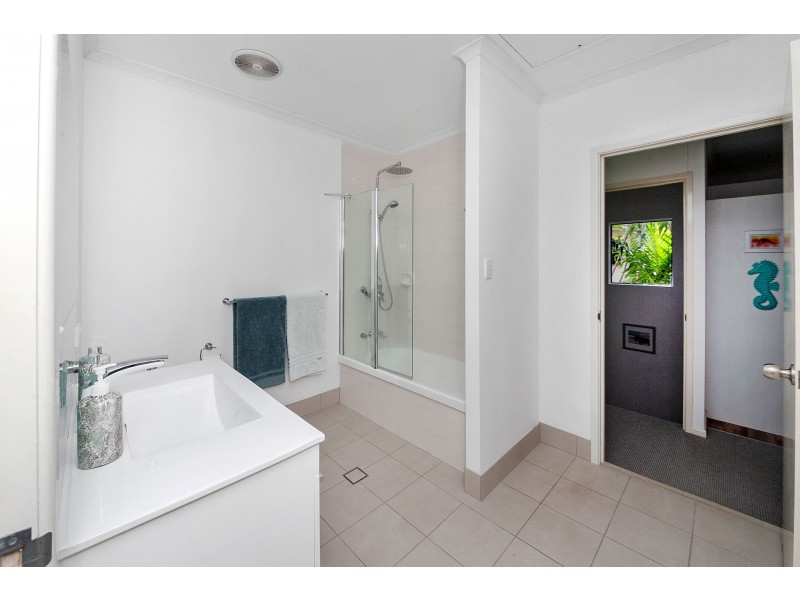 2/13 Amphora Street, Palm Cove QLD 4879