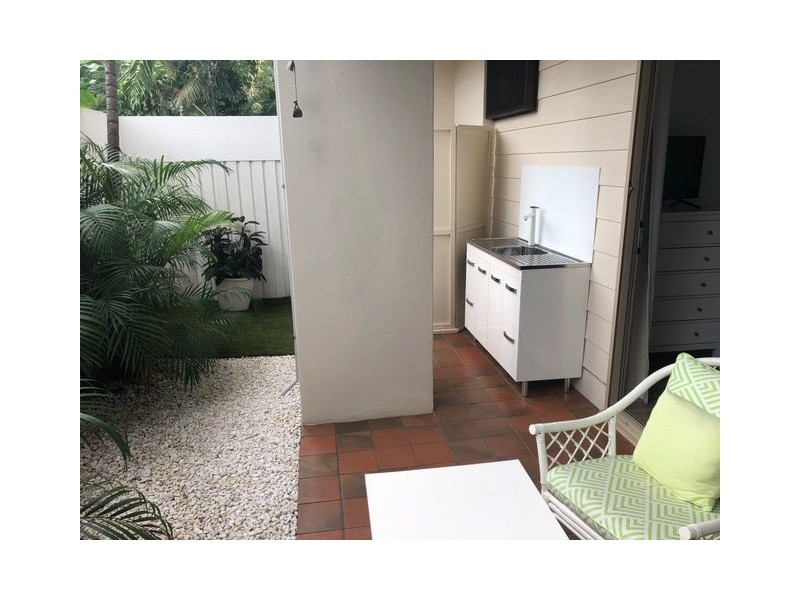 2/13 Amphora Street, Palm Cove QLD 4879