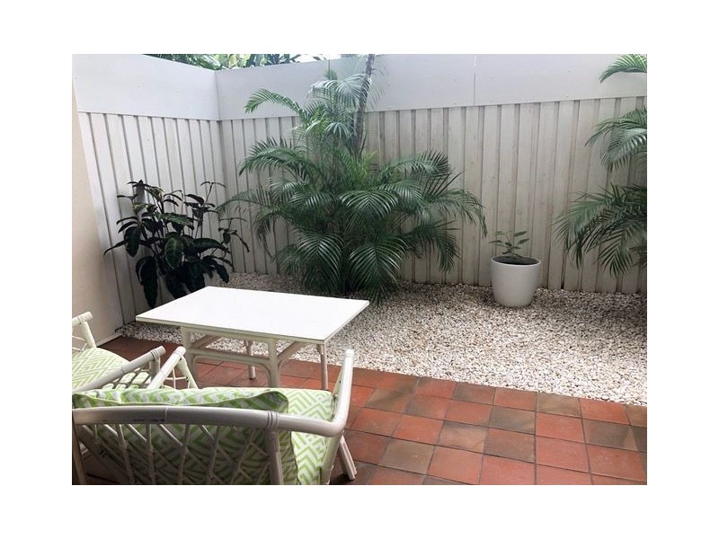 2/13 Amphora Street, Palm Cove QLD 4879