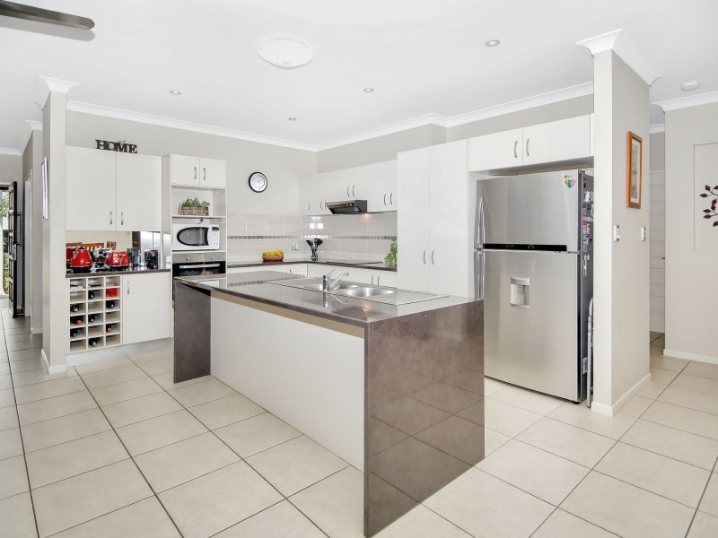 10 Greenvale Close, Smithfield QLD 4878