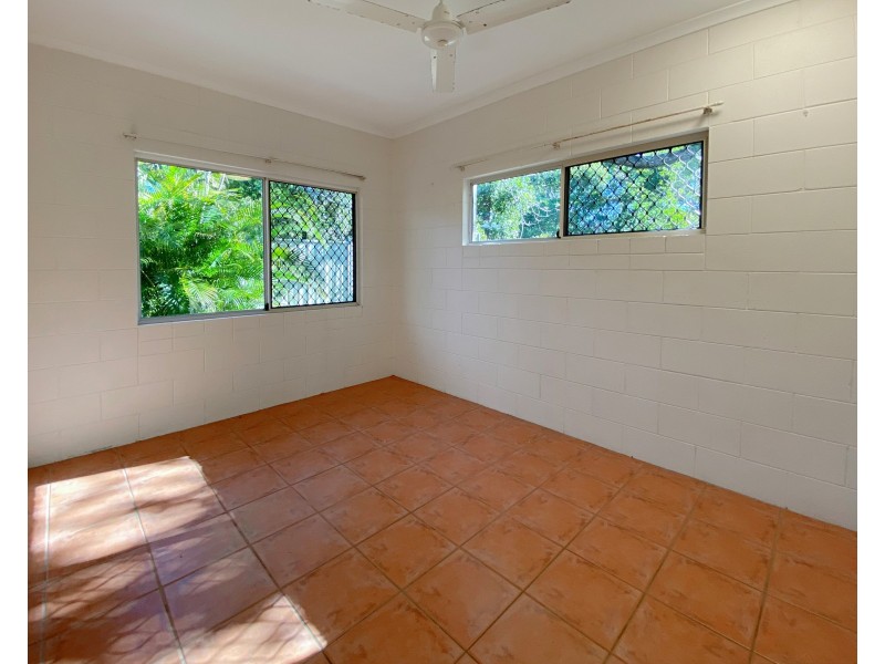2/76 Baronia Crescent, Holloways Beach QLD 4878
