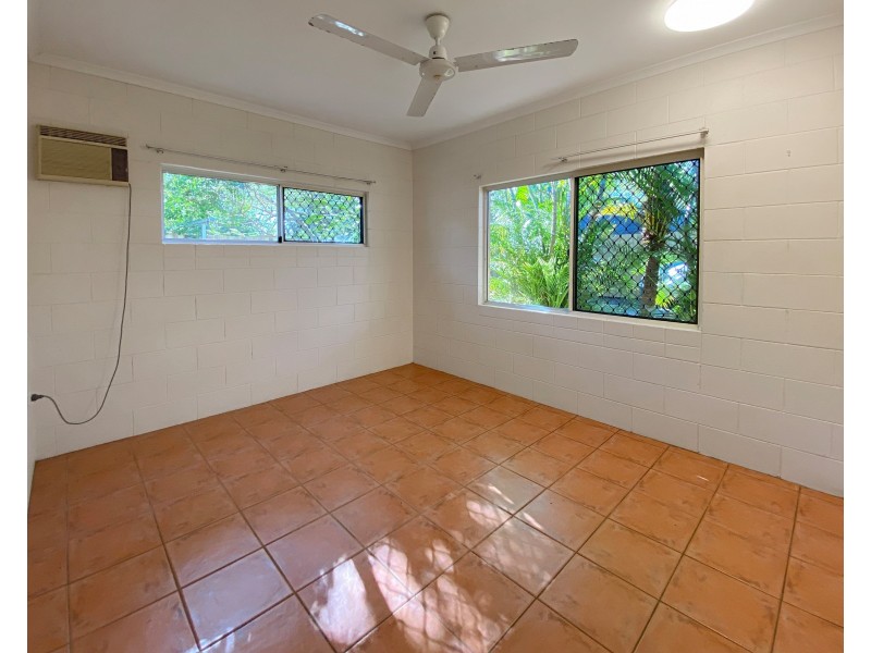2/76 Baronia Crescent, Holloways Beach QLD 4878