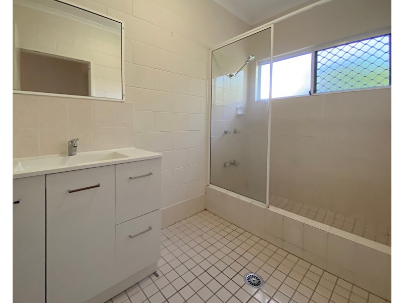 2/76 Baronia Crescent, Holloways Beach QLD 4878