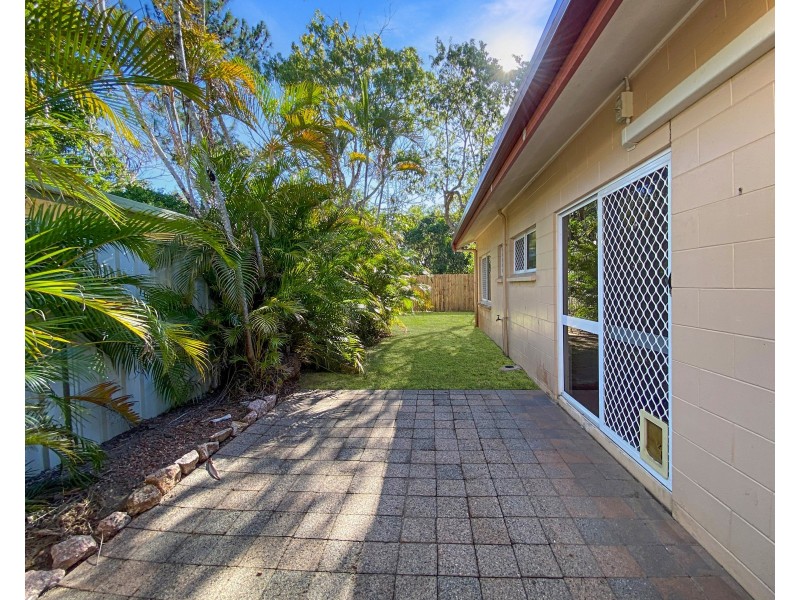 2/76 Baronia Crescent, Holloways Beach QLD 4878