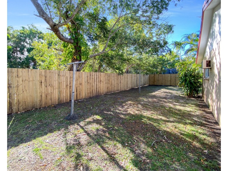 2/76 Baronia Crescent, Holloways Beach QLD 4878
