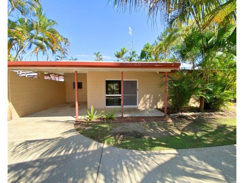 2/76 Baronia Crescent, Holloways Beach QLD 4878