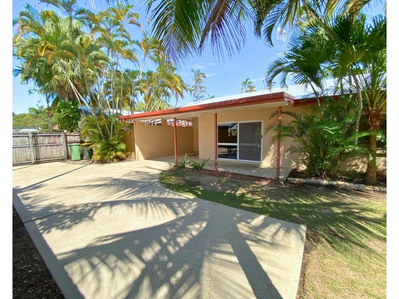 2/76 Baronia Crescent, Holloways Beach QLD 4878