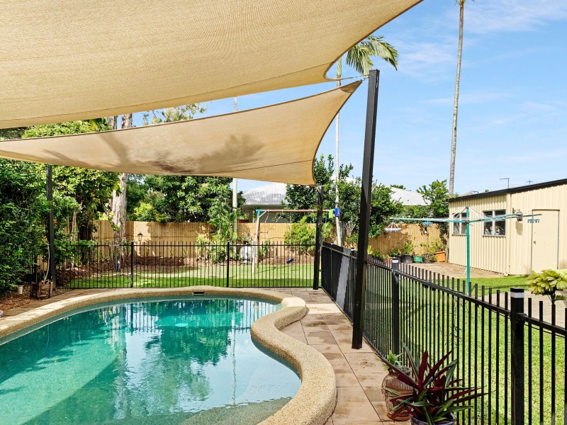5 Caribbean Street, Holloways Beach QLD 4878
