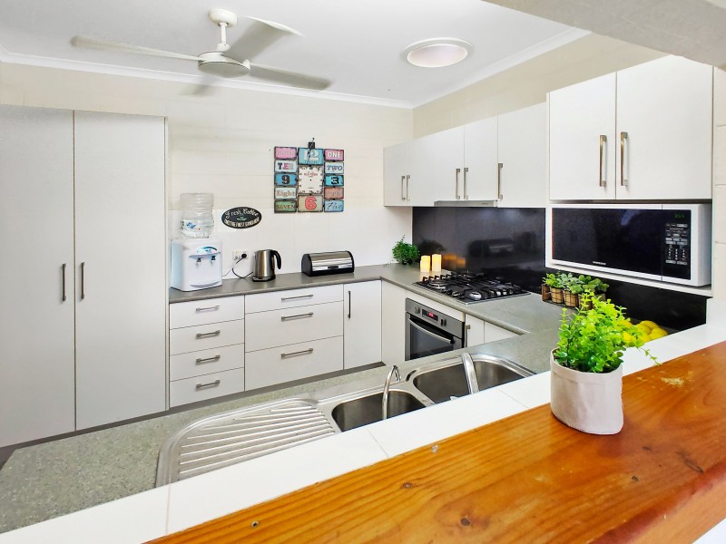 5 Caribbean Street, Holloways Beach QLD 4878