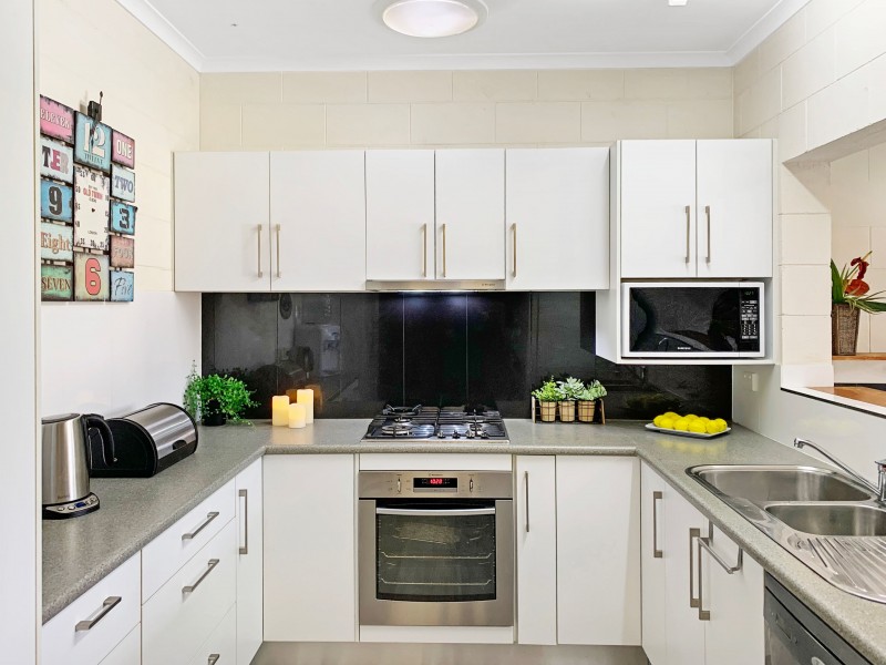 5 Caribbean Street, Holloways Beach QLD 4878