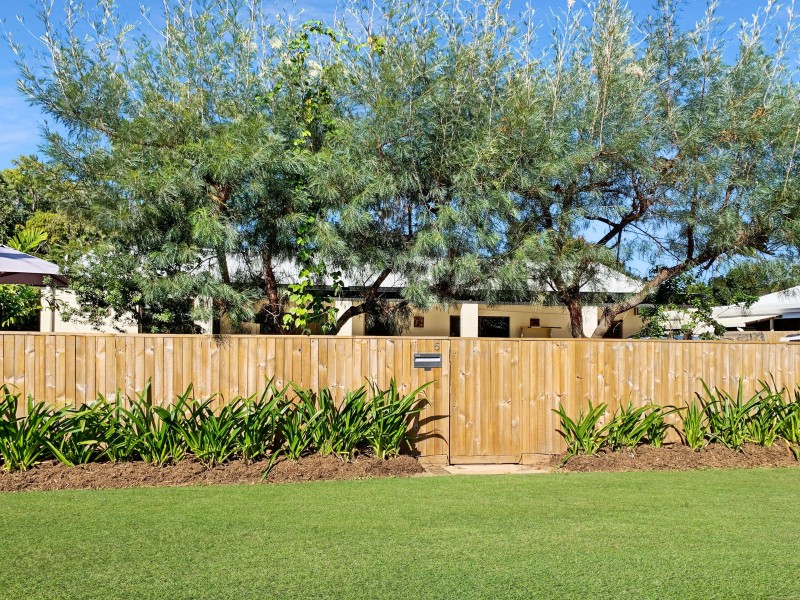 5 Caribbean Street, Holloways Beach QLD 4878