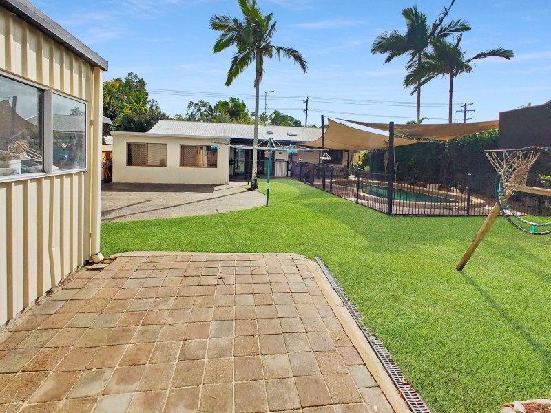 5 Caribbean Street, Holloways Beach QLD 4878