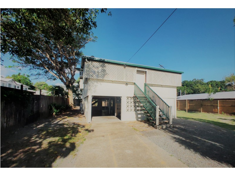 138 Pease Street, Manoora QLD 4870