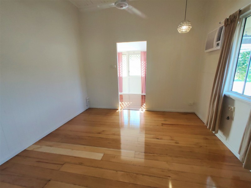 138 Pease Street, Manoora QLD 4870