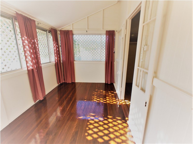 138 Pease Street, Manoora QLD 4870