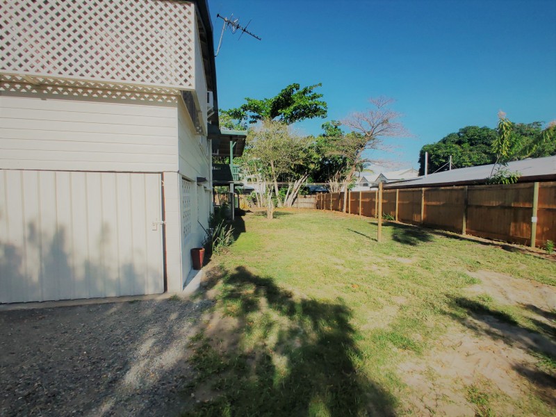 138 Pease Street, Manoora QLD 4870