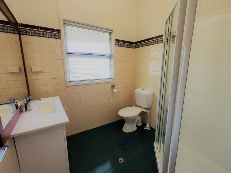 138 Pease Street, Manoora QLD 4870