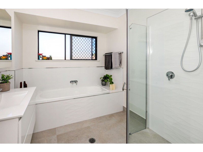 28 Barratta Circle, Trinity Park QLD 4879