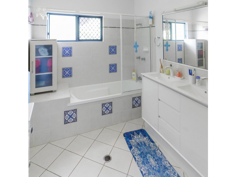 6 Greenhaven Street, Clifton Beach QLD 4879