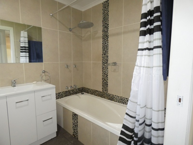 5-7 Burton Close, White Rock QLD 4868