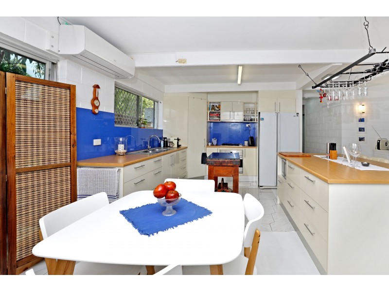 29 Maple Street, Holloways Beach QLD 4878