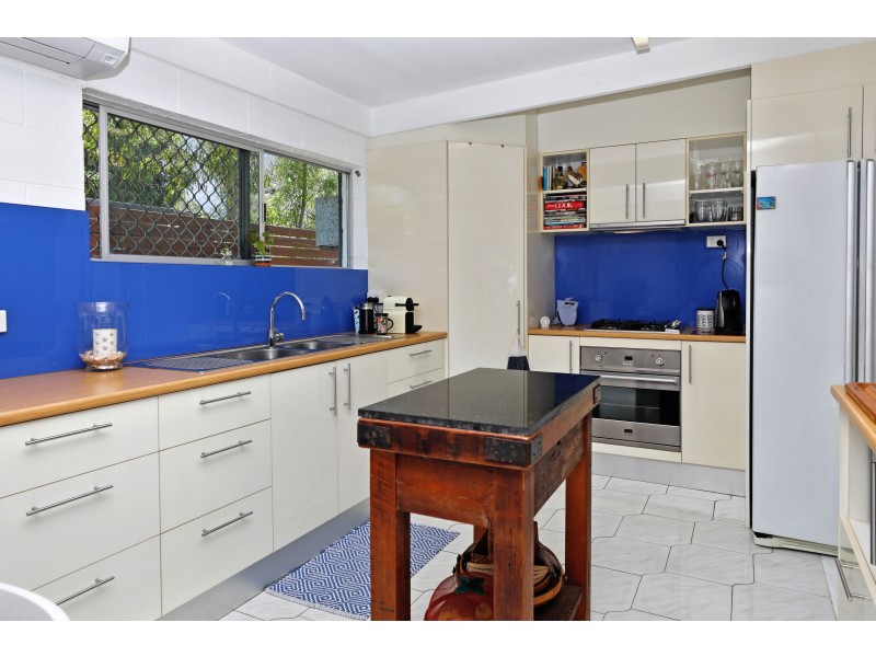 29 Maple Street, Holloways Beach QLD 4878