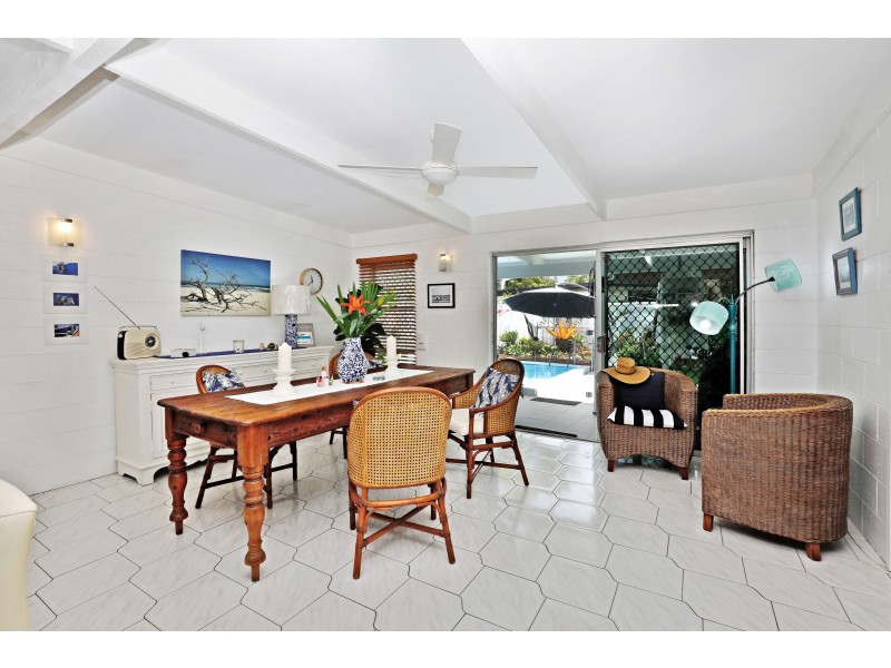29 Maple Street, Holloways Beach QLD 4878